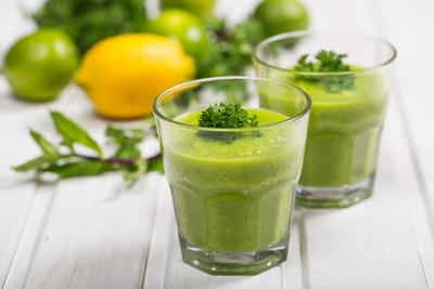 Sucul smoothie verde – o băutură plină de vitamine și de antioxidanți