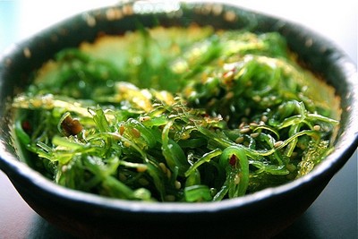 salata de alge cu garnitura de orez