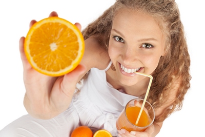 Vitamina C ajută la absorția fierului