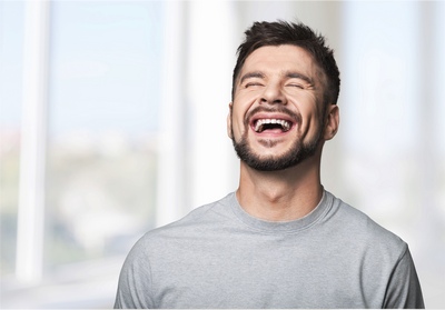 10 beneficii ale râsului pentru sănătate